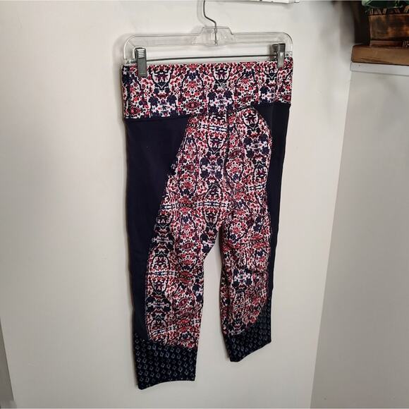 Athleta Chatarunga Floral Print Cropped Leggings in Orange/Navy Blue Size Medium - Picture 10 of 10